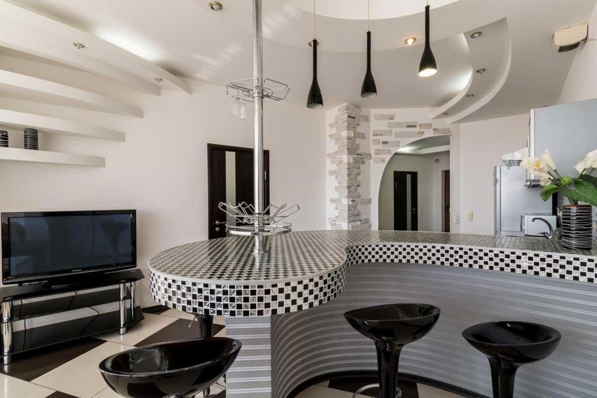 Cozy Apartment In Most City Center Dnipro Exterior photo