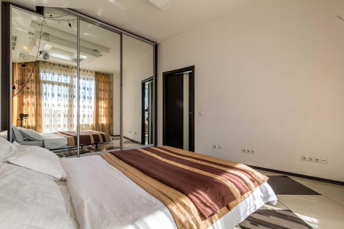 Cozy Apartment In Most City Center Dnipro Exterior photo